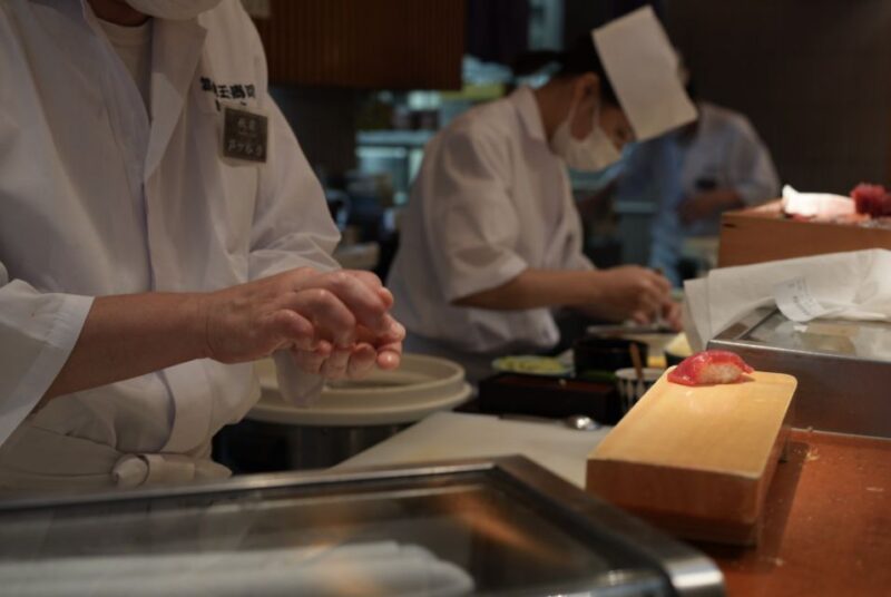 Experience Tsukiji Culture and Food｜Sushi & Sake Comparison - Sushi Tasting Experience