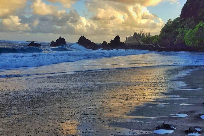 Private Luxury Hana Tour in 7 Passenger SUV - Explore the Road to Hana