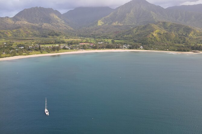 Kanoa Yacht Charter: 2-Hour Sail off Waikiki - Experience the Beauty of Oahus Coastline