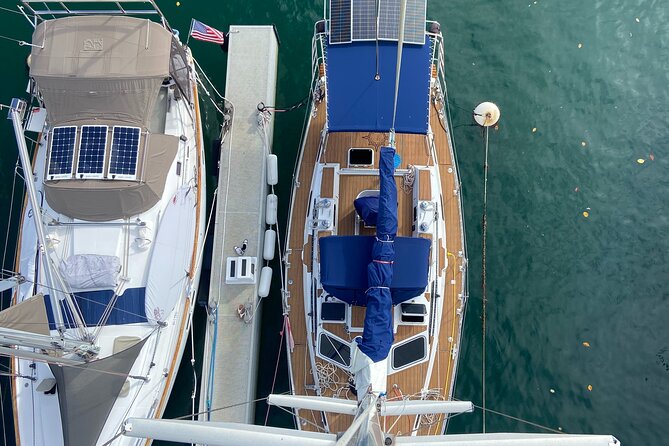 Private Luxury Sailboat Charters of Honolulu - Key Points