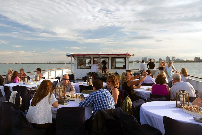 2-Hour Chicago Wine and Cheese Cruise - Meeting Point and Departure