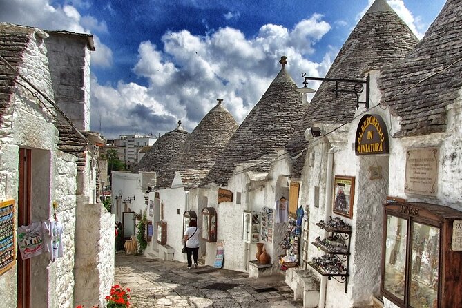 2-Hour Private Transport From Matera to Alberobello and Return