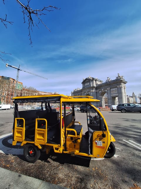 2-Hour Tuk Tuk Tour of the Best of Madrid With Audio Guide