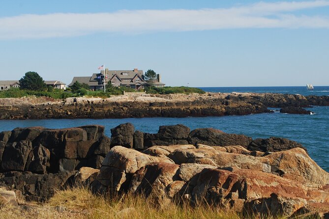 6 Hours Private Lighthouses and Kennebunkport Tour in Portland