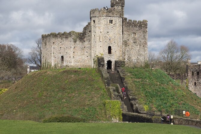A Journey Through Tudor Cardiff: a Self-Guided Audio Tour