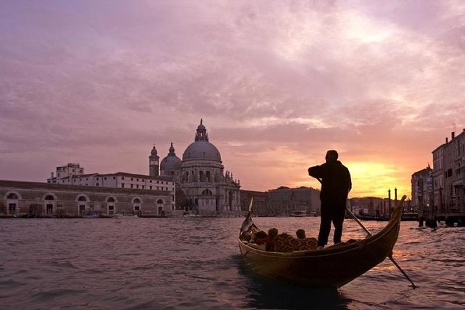 A Luxury Gondola Tour in Venice: Onboard Aperitif and Serenade - An Immersive Gondola Experience