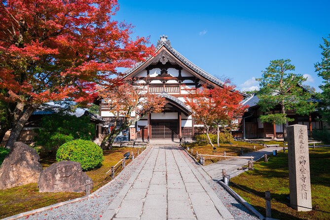 A Tour to Explore Kyotos Autumn Foliage at Kiyomizu-dera Temple