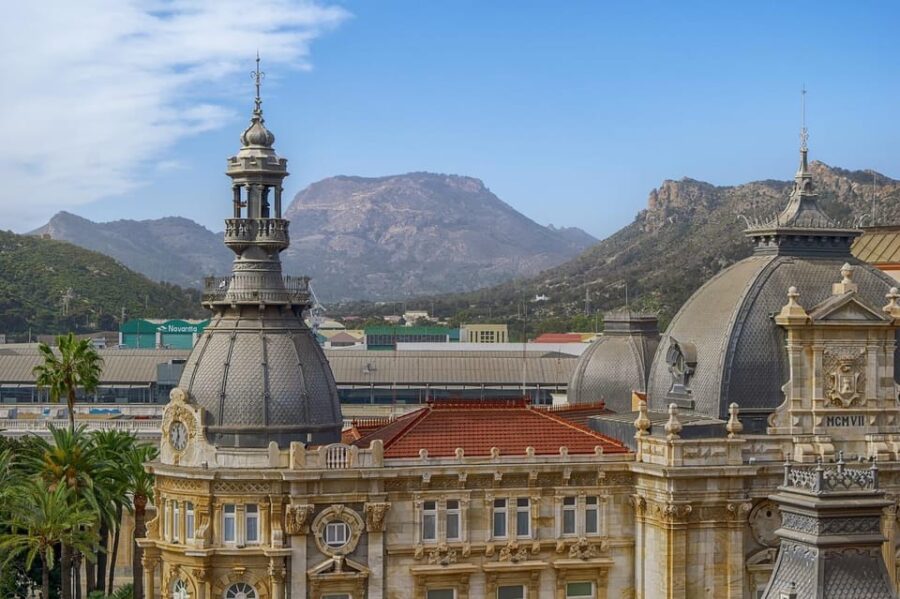 A Walk Through History: Easy Cartagena in 90 Minutes