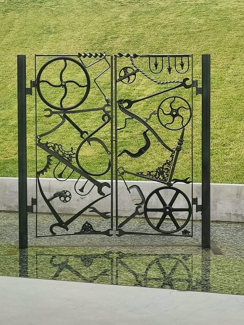Aix En Provence: Discovery of Prestigeous Wineries and Art