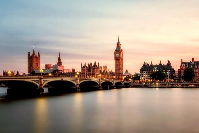 An Evening in London. Panoramic Night Tour by Executive Luxury Vehicle