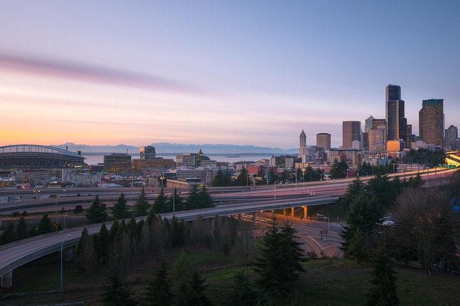 Arrival Private Transfer: Seattle Airport SEA to Seattle in Luxury Car