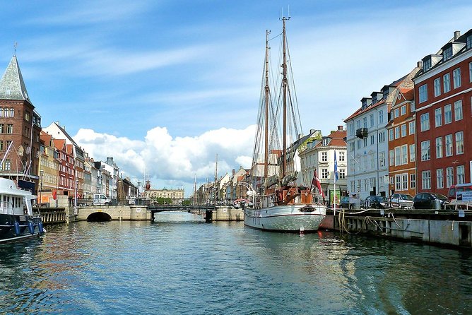 Arrival Transfer: Airport CPH to Copenhagen by Luxury Van