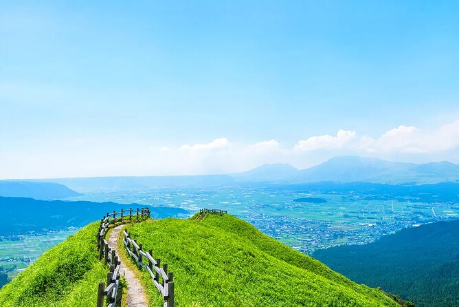 Aso Volcano Kusasenri Shrine and Kurokawa Onsen Tour From Fakuoka