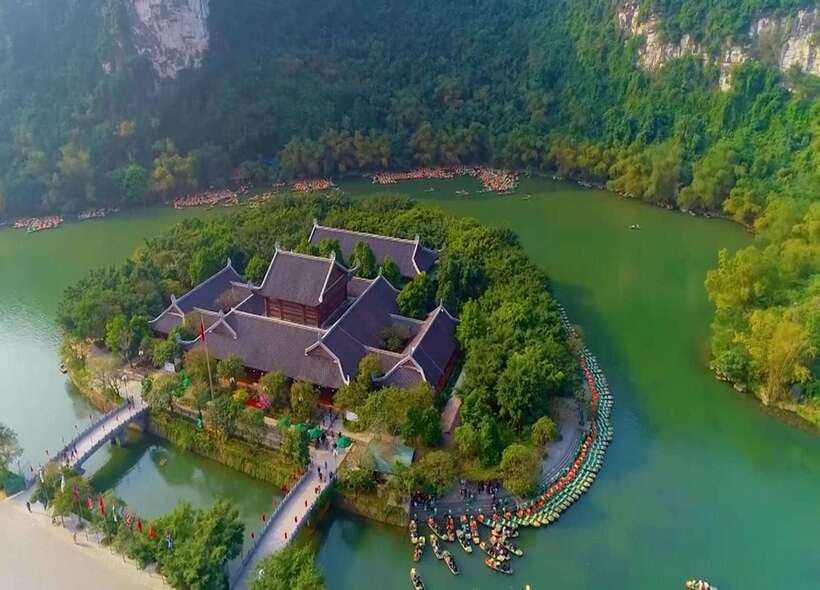 Bai Dinh Pagoda and Trang An Eco-Tourism Day Group Tour