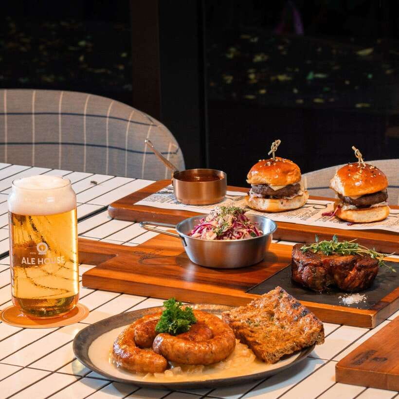 Bangkok: Ale House at Riverside Bar Millennium Hilton - Riverside Location and Ambiance
