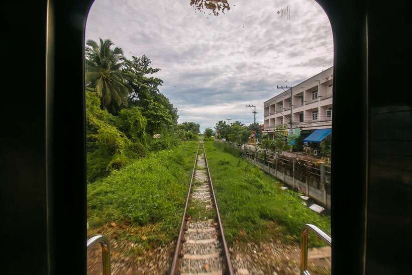 Bangkok: Damnoen Saduak Market and Maeklong Railway Market - Tour Overview