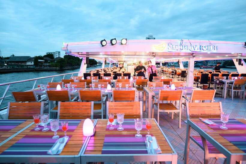 Bangkok: Smile Riverside Dinner Cruise