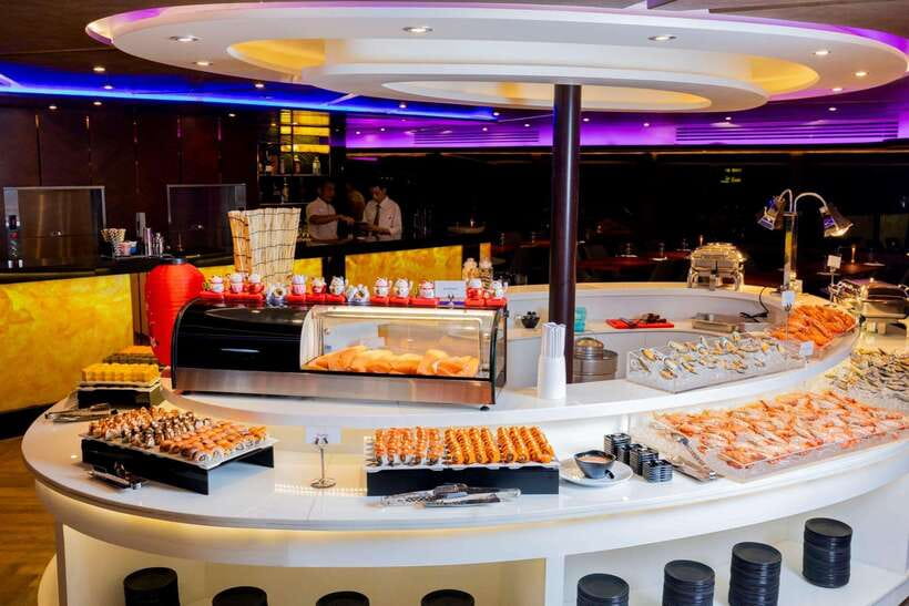 Bangkok: the Opulence Buffet Dinner Cruise With Live Band