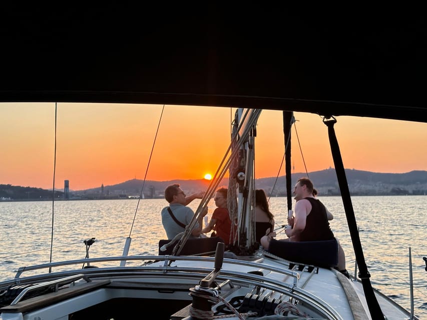 Barcelona: Boat Trip With Champagne