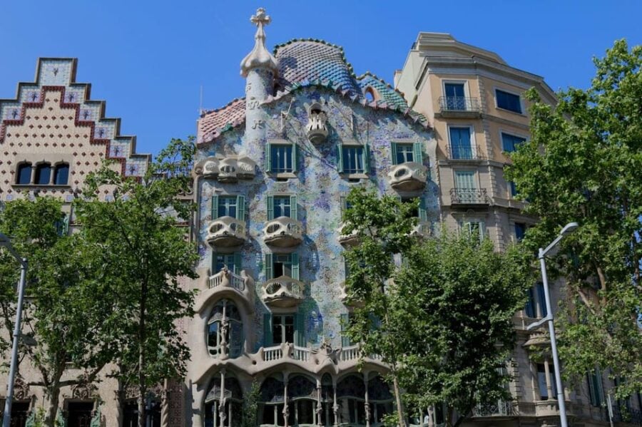 Barcelona: Gaudí’s Masterpieces and Modernism Private Tour