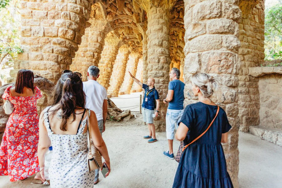 Barcelona: Park Güell Guided Tour & Priority Access