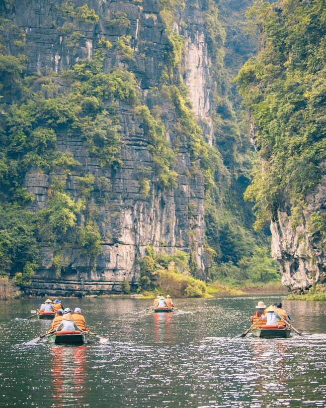 Best Ninh Binh Trip: Bai Dinh, Mua Caves, Trang An Boat Tour