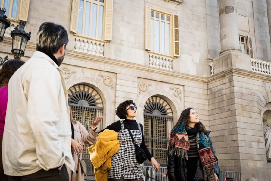 Bordeaux: Food Walking Tour With Full Meal and Wine - Exploring Bordeauxs Culinary Delights