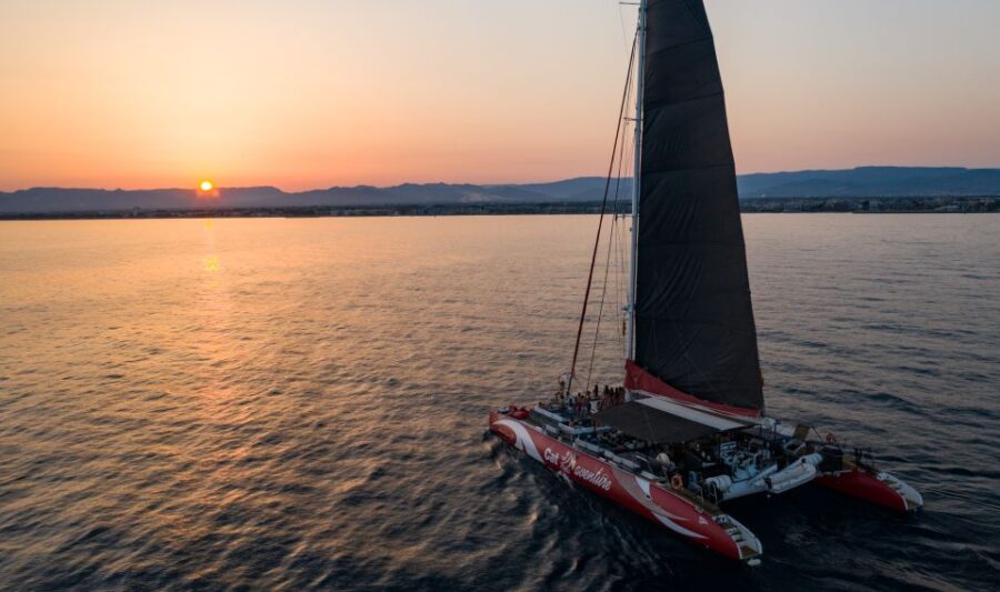 Cambrils: Sunset Catamaran Cruise With Drinks