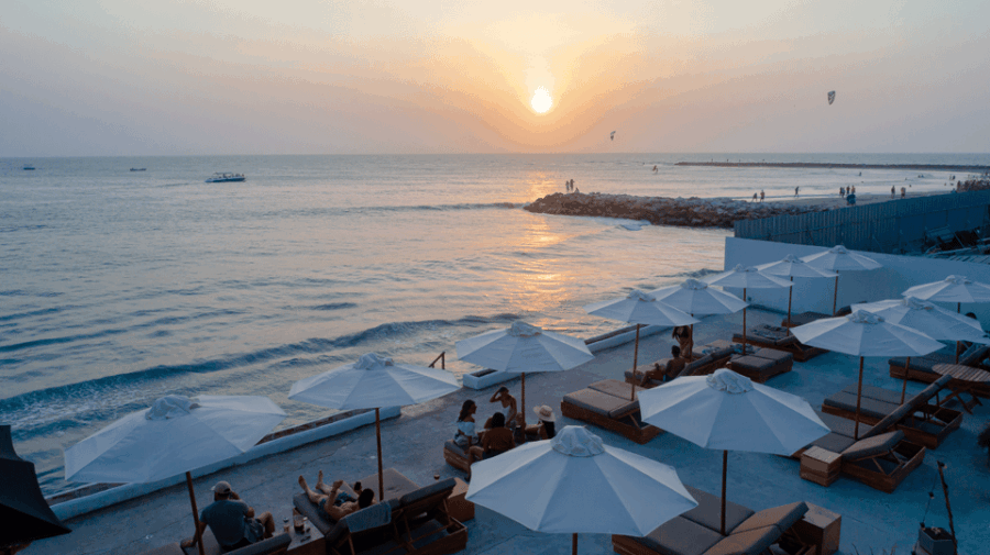 Cartagena: Enjoy a Day at a Club With a Private Beach +Lunch