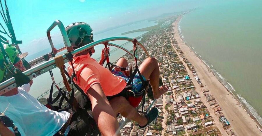 Cartagena: Paratriking Flight From the Beach