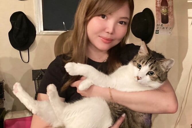 Cat Cafe & Bar Private Tour in Yanaka & Yushima