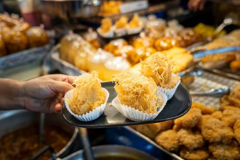 Chiang Mai: Evening Sightseeing and Local Food Guided Tour