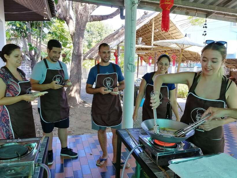 Chiang Mai: Thai Cooking and Market Tour With Lanna Smile