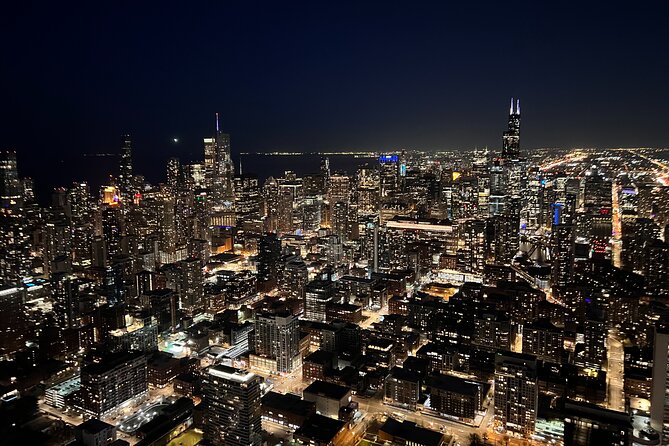 Chicago Helicopter 10-Minute Tour for up to Three Passengers