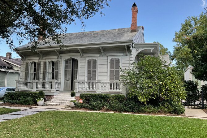 City Tour in French Historic Districts - Tour Overview