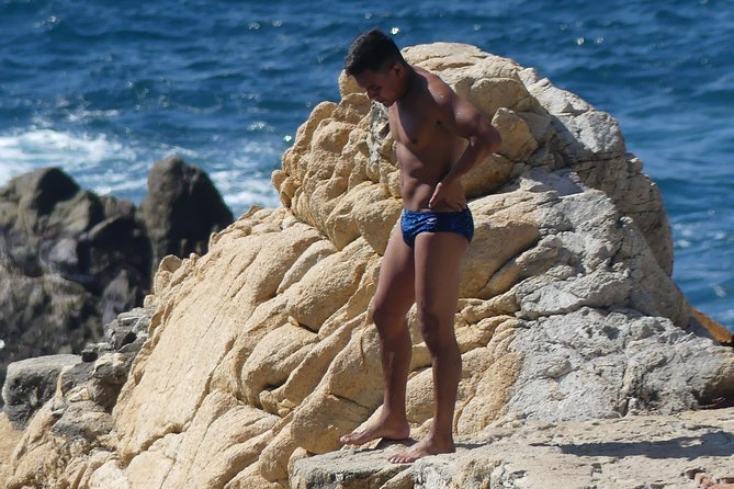 Cliff Divers at La Quebrada Lunch Drinks & Shopping & More Drinks