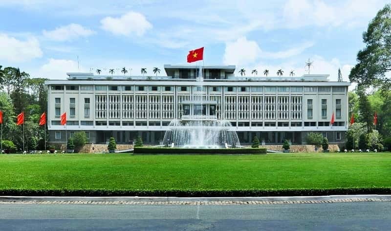 Daily Small Group Tour to Saigon City and Cu Chi Tunnels