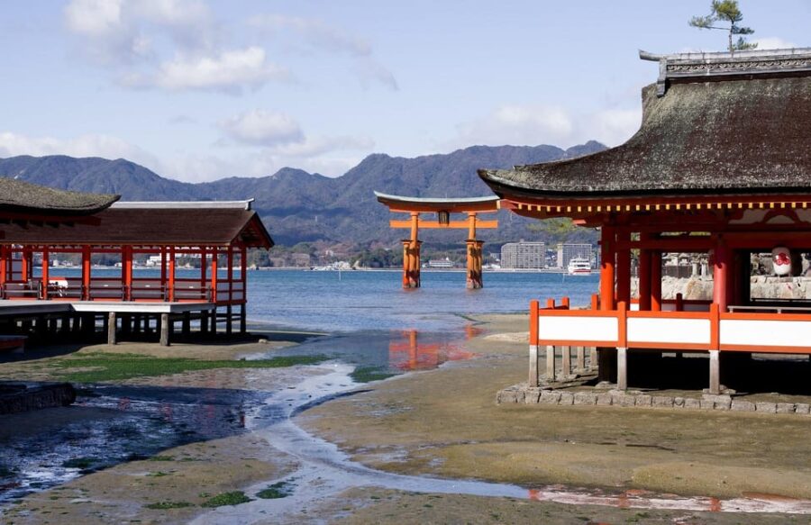 Day Trip to Hiroshima & Miyajima With Itsukushima Shrine