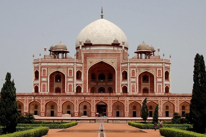 Delhi, Half Day Sightseeing to New Delhi (Qutub Minar & Humayuns Tomb)