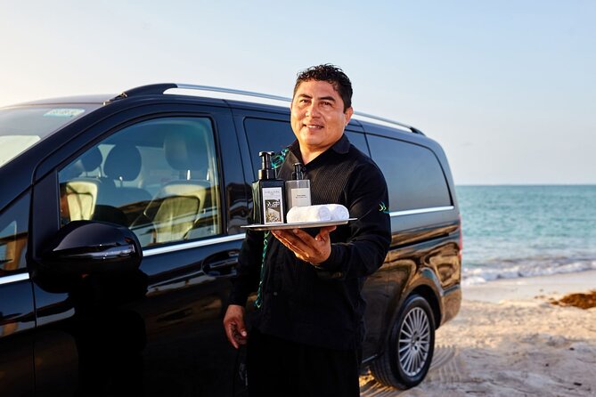Departures in Mercedes Benz From Puerto Morelos to Cancun Airport
