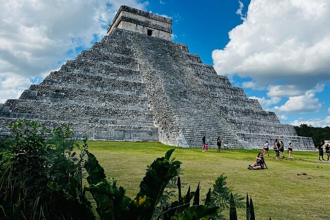 Discover Magical Towns and Chichen Itza From Merida