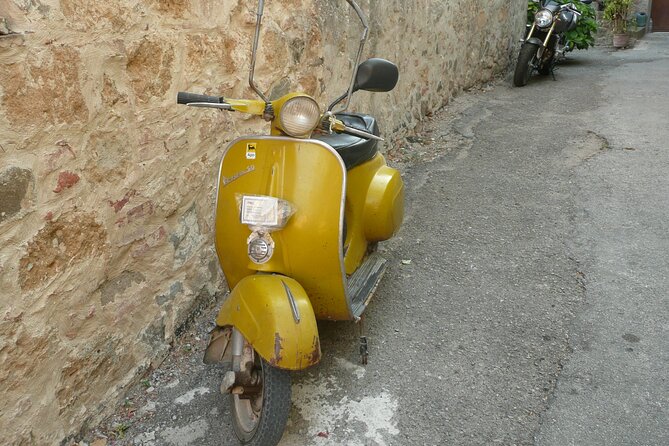 Discover the Hidden Gems of Val Dorcia by Vespa!