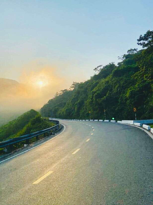 Easy Rider Tour:Hai Van Pass, Lang Co Beach,Marble Mountains