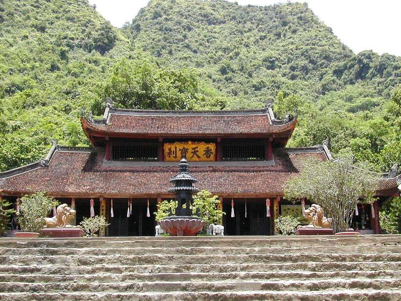 EXPLORE BEAUTY PERFUME PAGODA 1 DAY TOUR