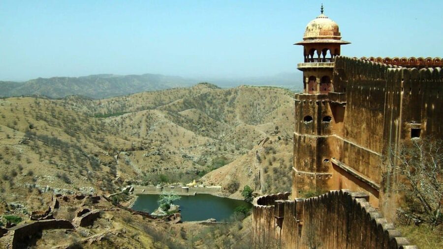 Explore Delhi, Agra and Jaipur in a Two-Day Trip.