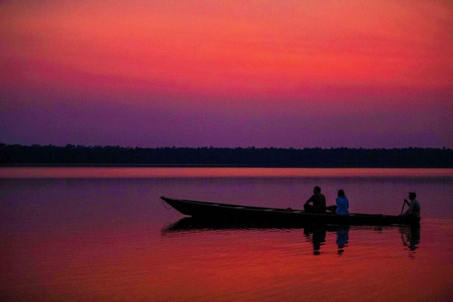 Explore Tambopata in 4D: Sandoval Lake,Campfires and Hiking