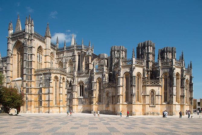 Fatima, Batalha Monastery, Nazaré and Obidos With a Local – Private Tour