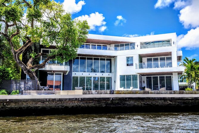 Fort Lauderdale Scenic Boat Tour – Max 6 Pax