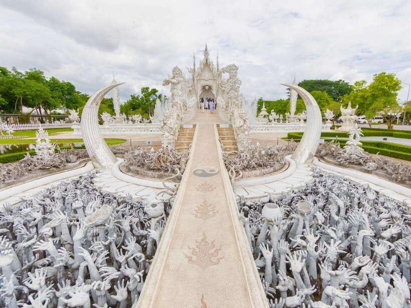 From Chiang Mai: Chiang Rai Famous Temples Guided Tour
