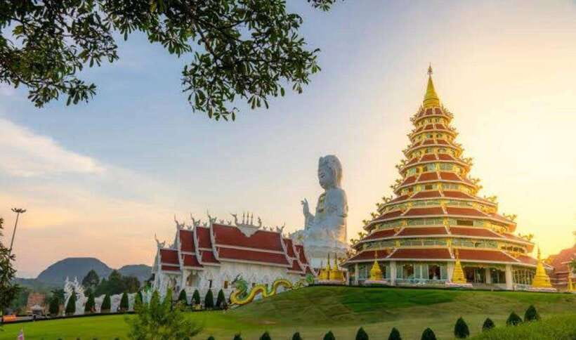 From Chiang Mai: Chiang Rai White, Blue, and Red Temple Tour